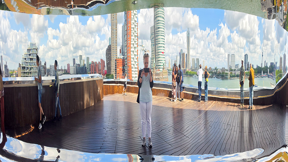 Fenix Rotterdam: Selfie genomen boven op de Tornado