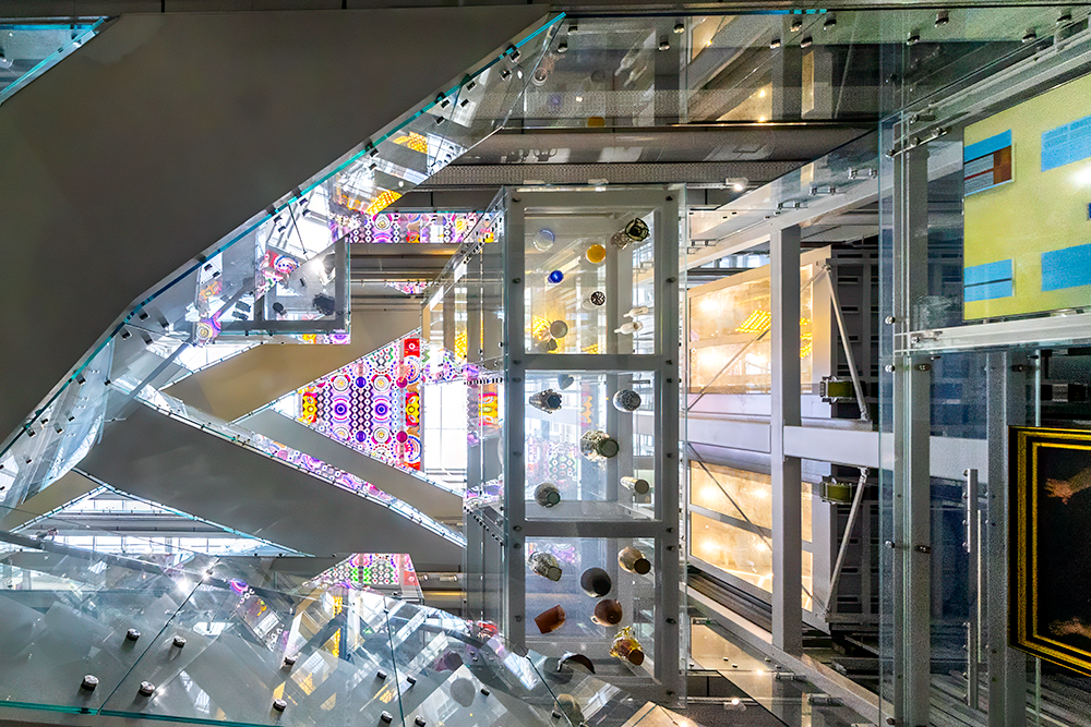 Blik omhoog in Depot van Museum Boijmans Van Beuningen